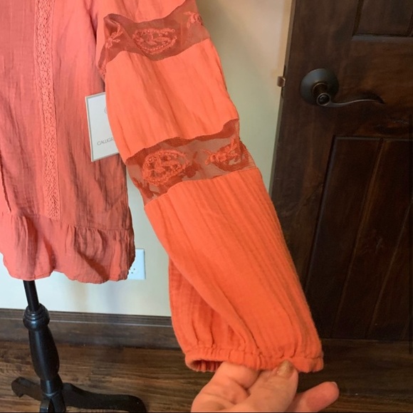 Beautiful blouse-New! - Picture 3 of 5